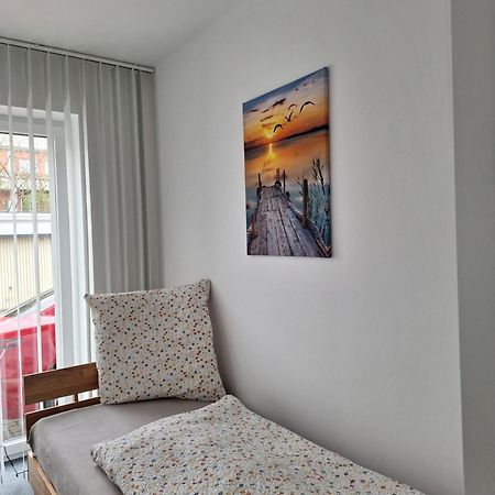 Maje Am Alten Binnenhafen Emden Exterior foto